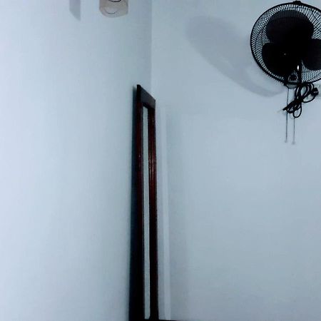 Black And White Kandy Guest House 02 Deiyannewela 외부 사진
