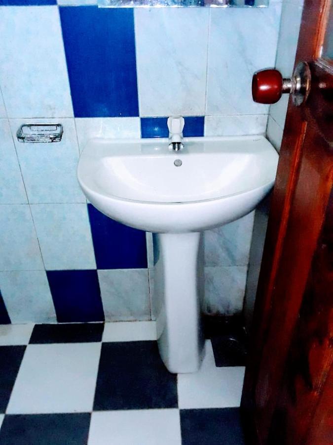 Black And White Kandy Guest House 02 Deiyannewela 외부 사진