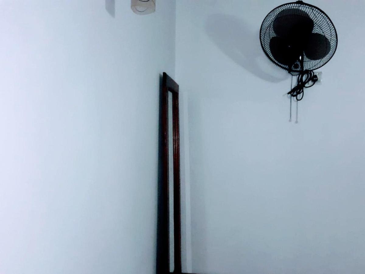 Black And White Kandy Guest House 02 Deiyannewela 외부 사진