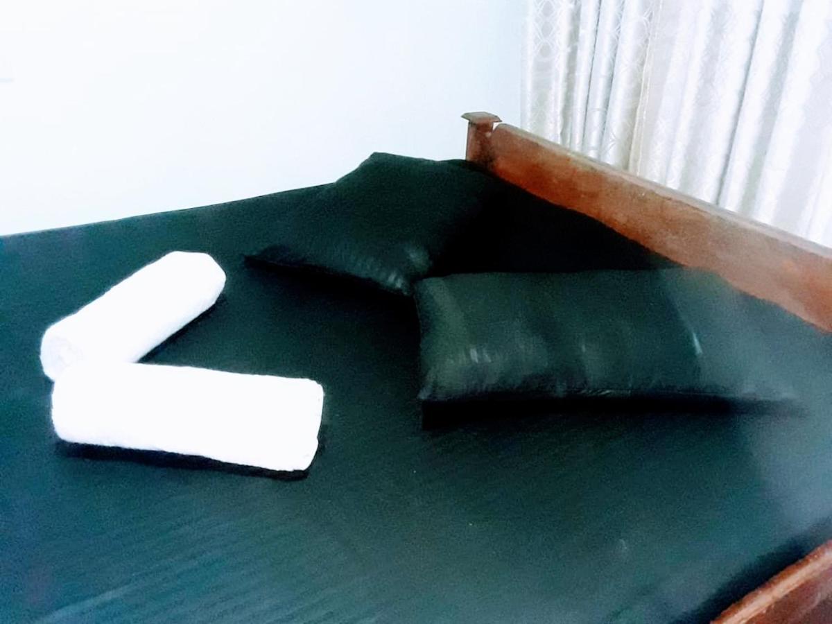 Black And White Kandy Guest House 02 Deiyannewela 외부 사진