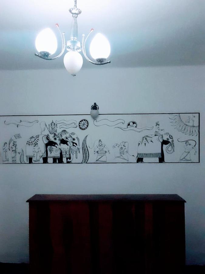 Black And White Kandy Guest House 02 Deiyannewela 외부 사진