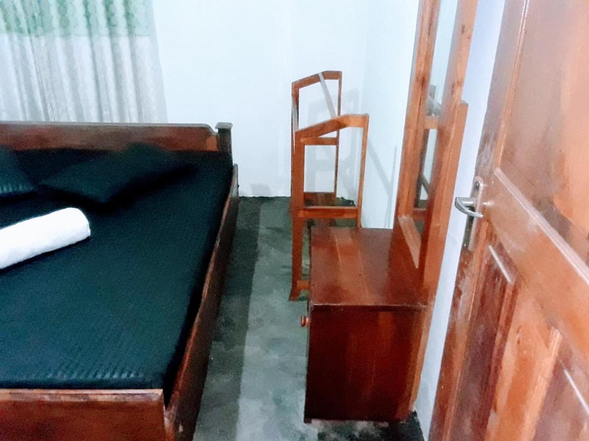 Black And White Kandy Guest House 02 Deiyannewela 외부 사진
