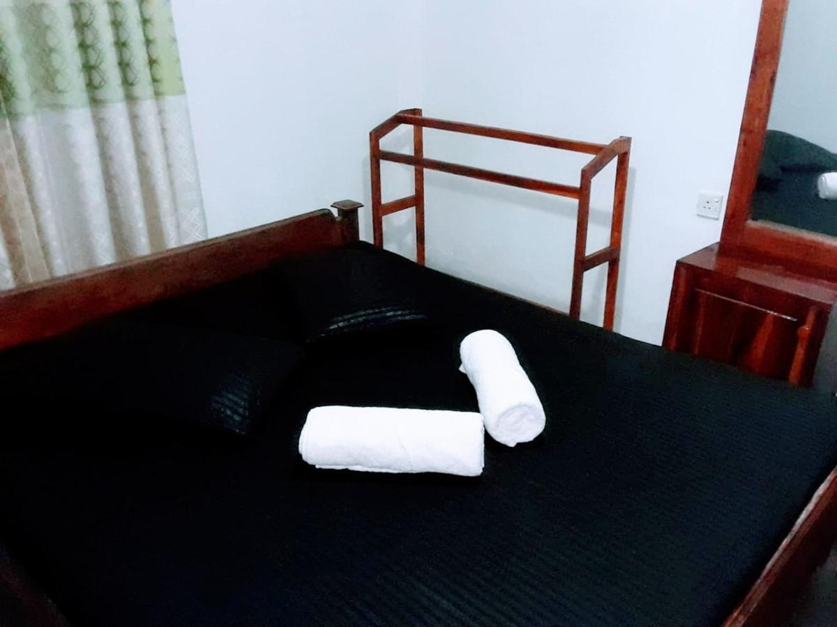 Black And White Kandy Guest House 02 Deiyannewela 외부 사진