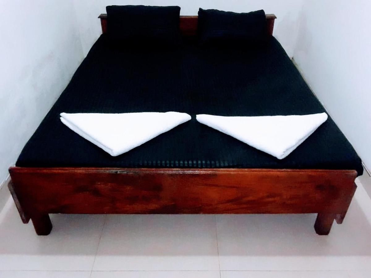Black And White Kandy Guest House 02 Deiyannewela 외부 사진