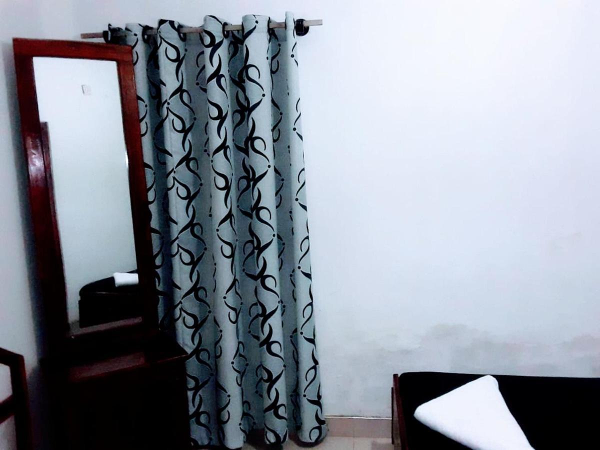 Black And White Kandy Guest House 02 Deiyannewela 외부 사진