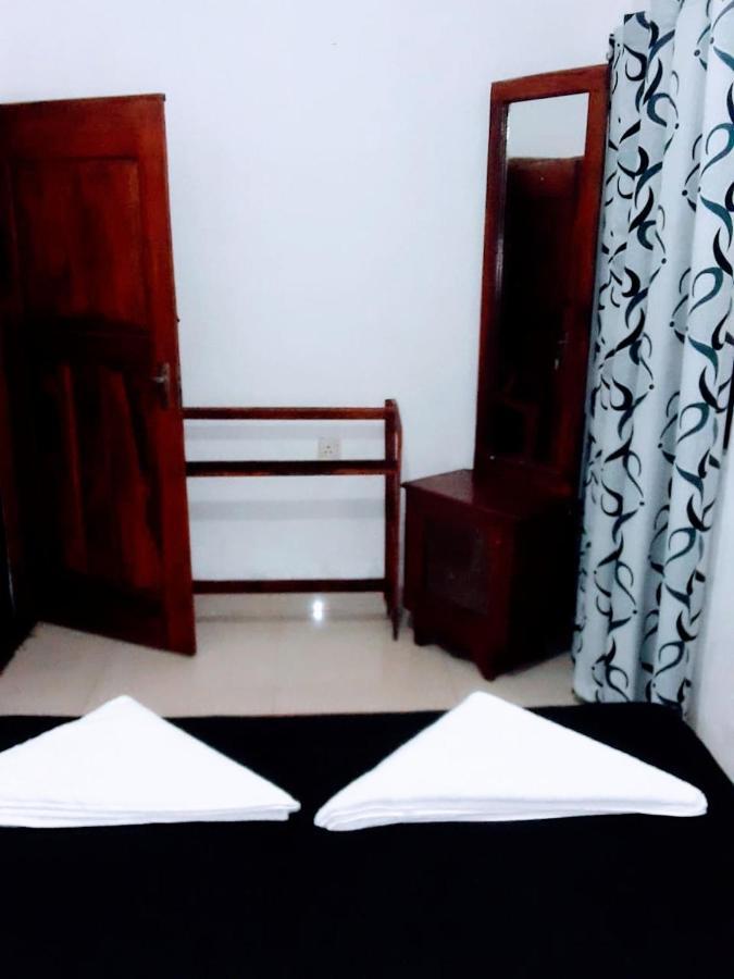 Black And White Kandy Guest House 02 Deiyannewela 외부 사진