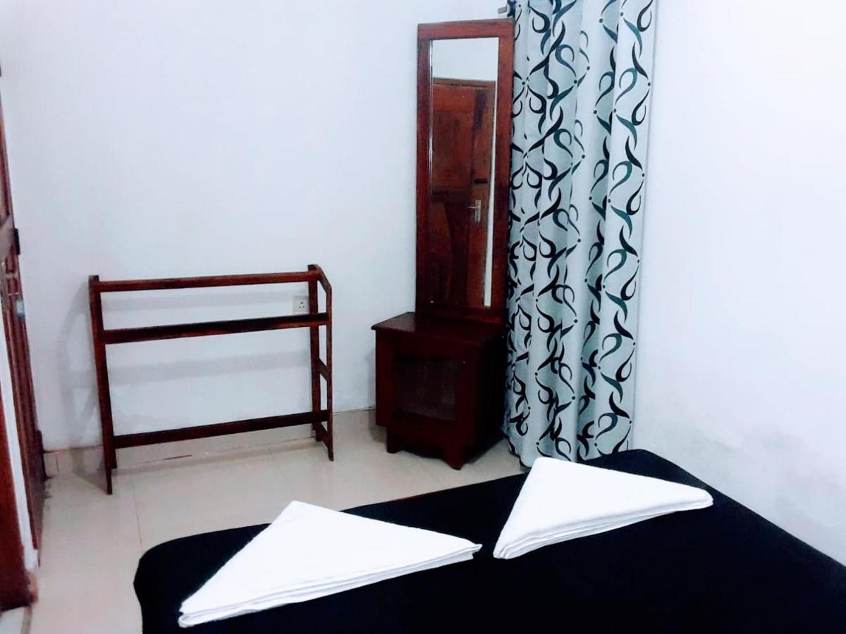 Black And White Kandy Guest House 02 Deiyannewela 외부 사진