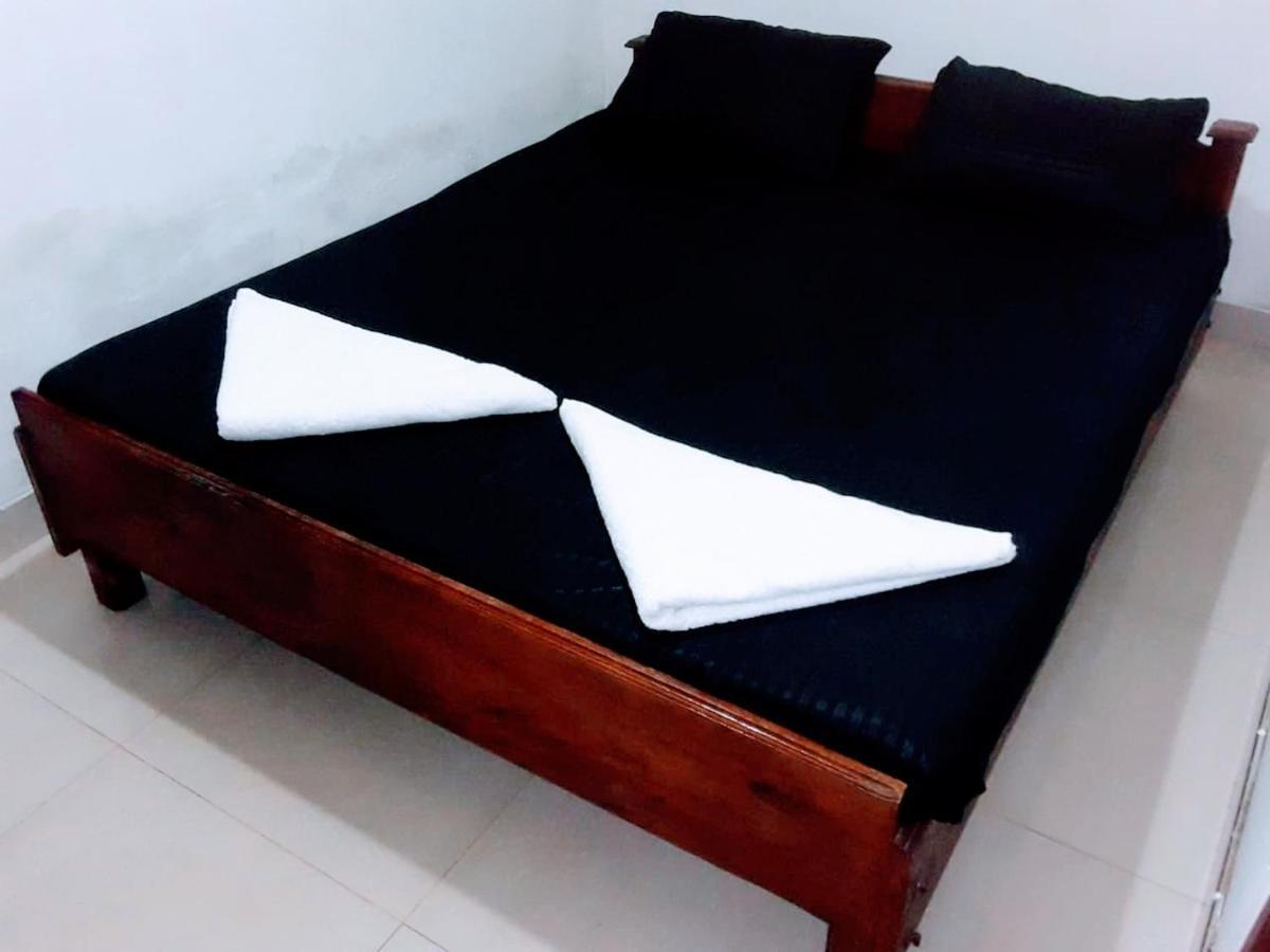 Black And White Kandy Guest House 02 Deiyannewela 외부 사진