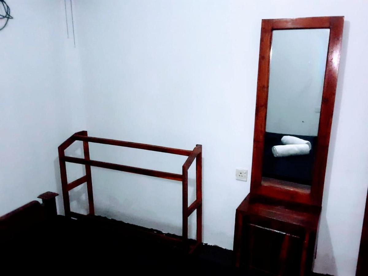 Black And White Kandy Guest House 02 Deiyannewela 외부 사진