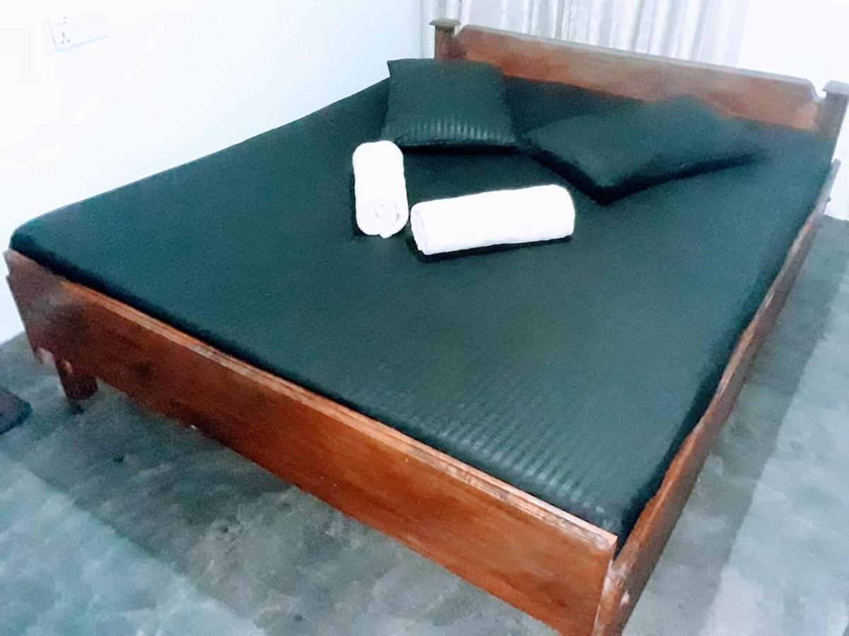 Black And White Kandy Guest House 02 Deiyannewela 외부 사진