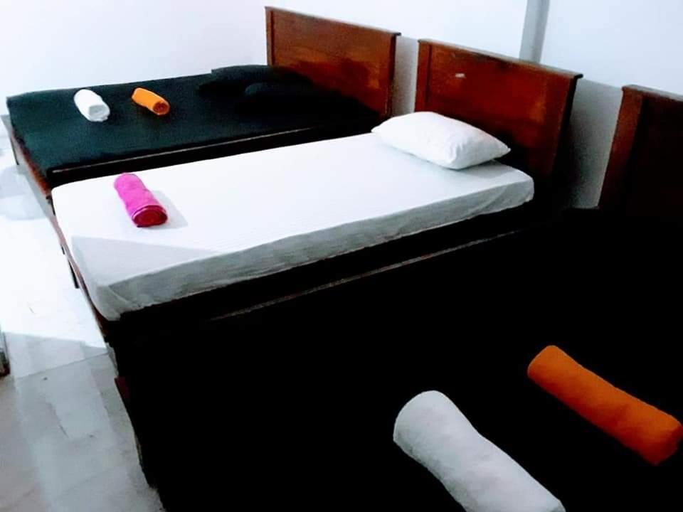 Black And White Kandy Guest House 02 Deiyannewela 외부 사진